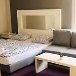 Executive And Play Hotel