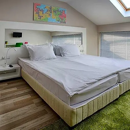 Executive And Play Hotel