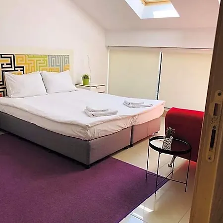 Executive And Play Hotel