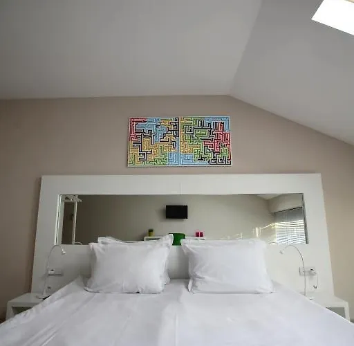 Отель Executive And Play 3*