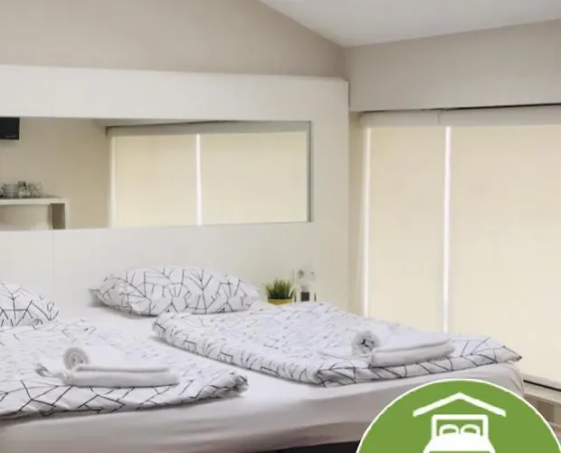 Отель Executive And Play