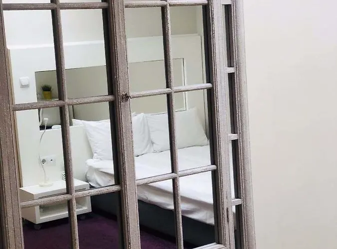 Отель Executive And Play